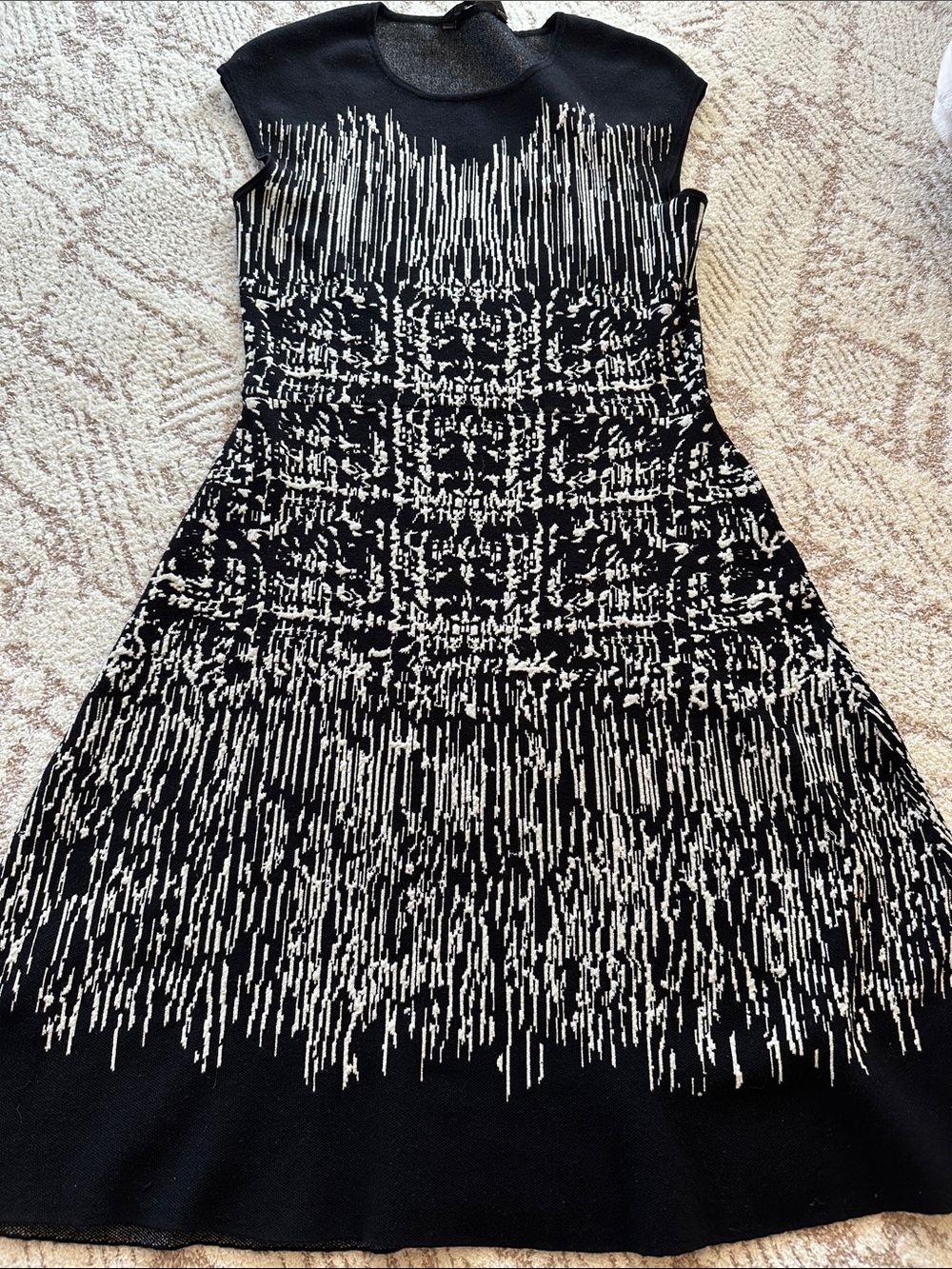 BCBGMAXAZRIA Silk Blend Abstract Knit Dress Black White Body Contour Mini S